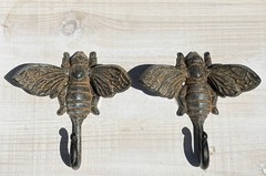 2 Cast Iron Bee Wall Hook Key Towel Coat Hanger Rustic Antique Brown Finish 6 in