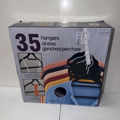 NEW COSTCO 35 Hangers Cintres Antiglissement Space-Saving
