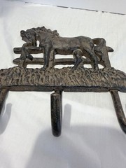 Cast iron Horse Metal Wall-Mounted Hook Rack, 3 Traditional Hooks