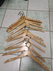 wooden clothes hangers 10ct With Shoulder Notches High Quality Natural Wood Pine