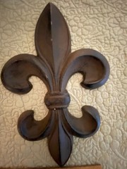 Two Cast Iron Fleur De Lis Wall Hangers Black Decor 9 1/2” x 6″ & Plant Holder