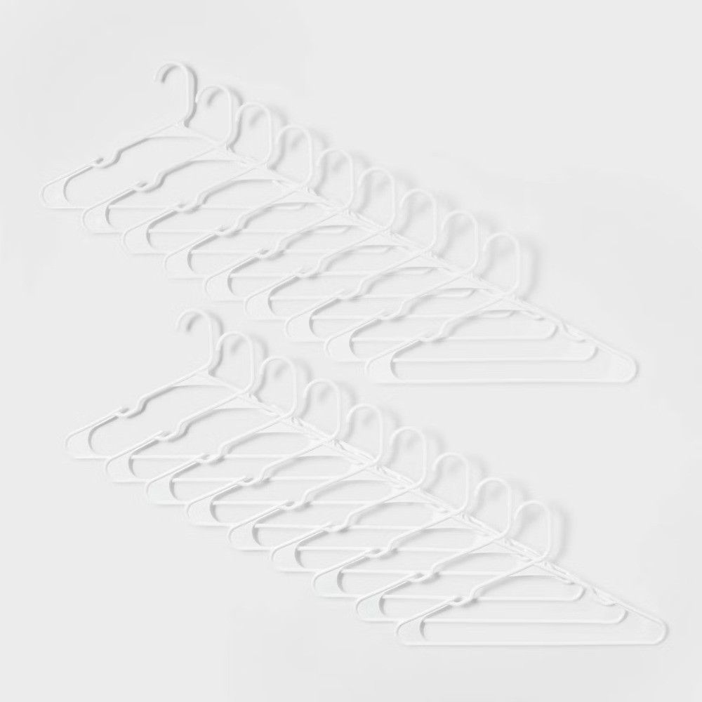 18pk Plastic Hangers