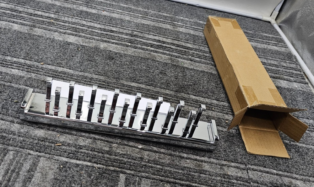 Richelieu 3562140 Design-R Pull-Out Tie Rack 12 inch – Polished Chrome
