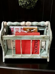 VTG Handpainted Solid Wood Farmhouse/Distressed Spindle Magazine/Newspaper Rack