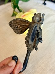 2 Cast Iron Bee Wall Hook Key Towel Coat Hanger Rustic Antique Brown Finish 6 in