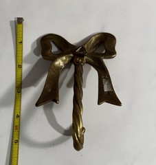 Gold Metal Bow Decorative Wall Hook, 1 Traditional Hook, Wall Mounted 6 in