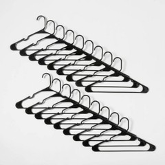 18pk Plastic Hangers
