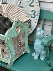 VTG Handpainted Solid Wood Farmhouse/Distressed Spindle Magazine/Newspaper Rack