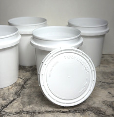 NEW 16 oz Vapor Lock Pail Tub Bucket with lid – set of 4