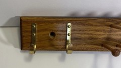 VTG SOLID OAK WALL/DOOR MOUNTED, 24 PEG/4 BRASS HOOKS TIES/SCARVES/BELTS ORGNZR.