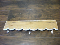** NEW ** 24″ Wood Coat Jacket Hat Towel Rack Board Wall White Rustic Flowers