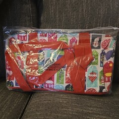 THIRTY-ONE MEDIUM UTILITY TOTE (new) Christmas Name Tag print AB70 Hello Holiday