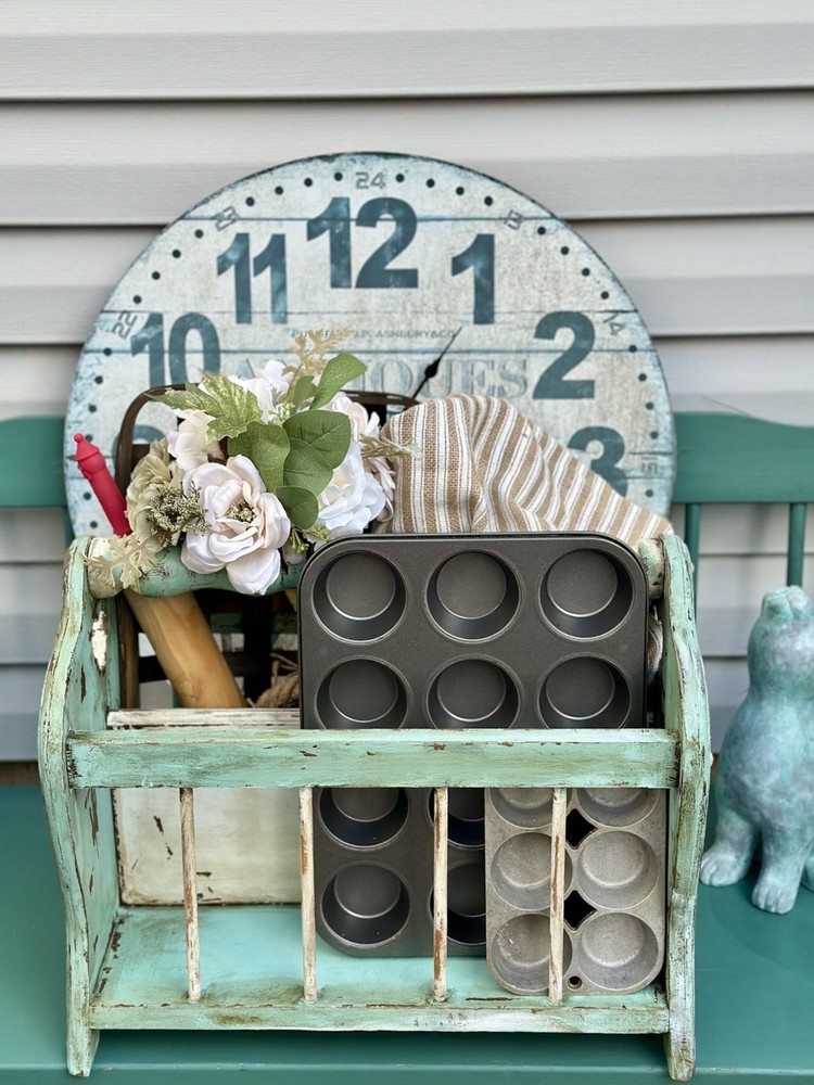 VTG Handpainted Solid Wood Farmhouse/Distressed Spindle Magazine/Newspaper Rack