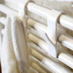2pcs Radiator Hooks: Multi-Purpose ABS Hangers for Towels, Coats & Scarves – NEW