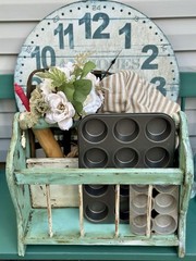 VTG Handpainted Solid Wood Farmhouse/Distressed Spindle Magazine/Newspaper Rack