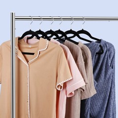 100PCS Velvet Hangers Non-Slip Flocked Clothes Hangers w/ 360° Swivel Hook Black