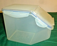 Storage Bin 7 1/2″ Tall 9″ Nose to Tall Lock & Lock
