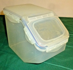 Storage Bin 7 1/2″ Tall 9″ Nose to Tall Lock & Lock