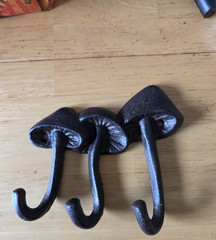 Black Matte Metal Wall-Mounted Decorative Hooks Rack, 3 Traditional Hooks