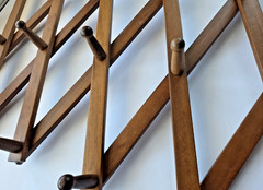 Dark Natural Wood Accordion Wall Hanger Expandable Rack Wall Mounted 17 Peg