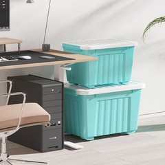 72QT/97QT stackable wheeled storage boxes with lids, suitable for family storage