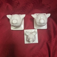White Glossy Ceramic Animal Head Wall Hooks Set of 3 Vintage/Retro Wall Mount