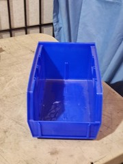 ULINE Plastic Stackable Bins – 9 1/2 x 6 x 5″, Blue