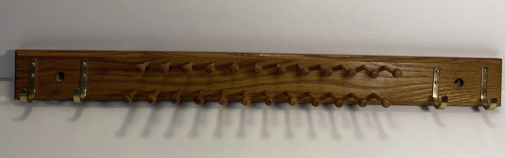 VTG SOLID OAK WALL/DOOR MOUNTED, 24 PEG/4 BRASS HOOKS TIES/SCARVES/BELTS ORGNZR.