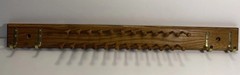 VTG SOLID OAK WALL/DOOR MOUNTED, 24 PEG/4 BRASS HOOKS TIES/SCARVES/BELTS ORGNZR.
