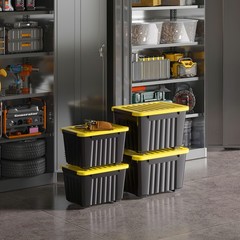 72QT/97QT stackable wheeled storage boxes with lids, suitable for family storage