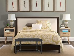 Cushioned Storage Bench for Shoes with Metal Frame and Faux Leather Top
