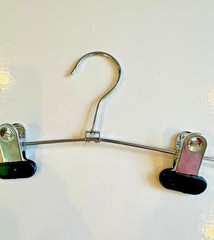 4-Tier Adjustable Metal Pant Hangers With Clips Space-Saving Design (2)
