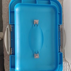Lot of 4 Sterilite 1894 Blue Show Offs Storage Totes Hinge Handle Lid 14x9x6