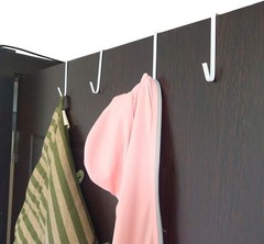 Contemporary Over The Door Hooks – 12 White Z Shaped Hooks for Easy Hanging