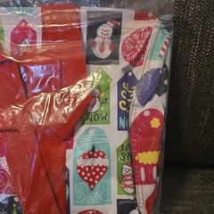 THIRTY-ONE MEDIUM UTILITY TOTE (new) Christmas Name Tag print AB70 Hello Holiday