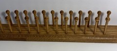VTG SOLID OAK WALL/DOOR MOUNTED, 24 PEG/4 BRASS HOOKS TIES/SCARVES/BELTS ORGNZR.