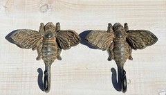 2 Cast Iron Bee Wall Hook Key Towel Coat Hanger Rustic Antique Brown Finish 6 in