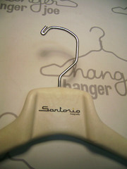 SANTORIO NAPOLI DESIGNER WHITE 16 1/2 ” COAT / JACKET RESIN HANGER SET 12