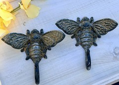 2 Cast Iron Bee Wall Hook Key Towel Coat Hanger Rustic Antique Brown Finish 6 in
