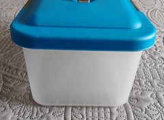 Lot of 4 Sterilite 1894 Blue Show Offs Storage Totes Hinge Handle Lid 14x9x6